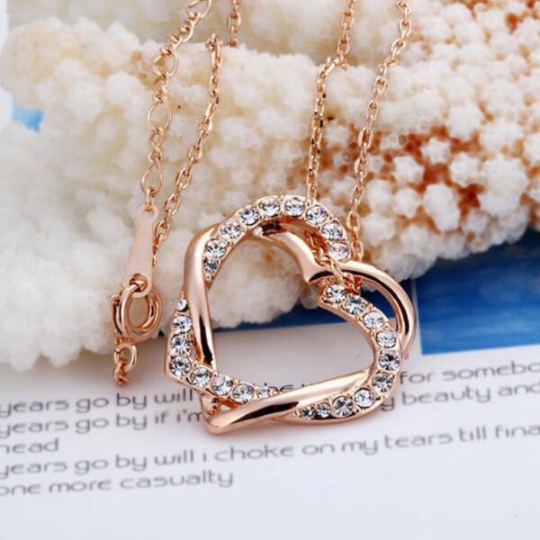 Rose gold plated heart pendant set